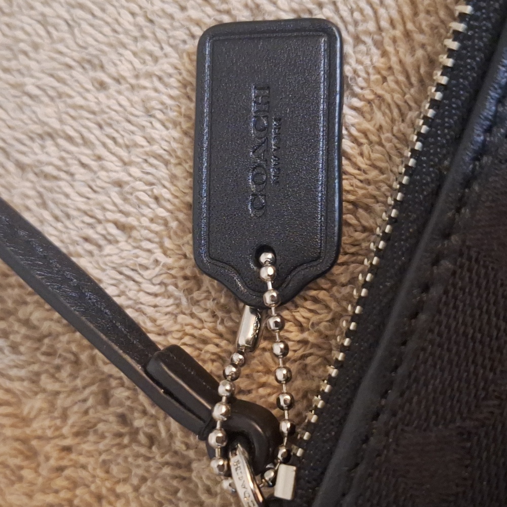 Coach Signature Black Wristlet - Picture 4 of 7